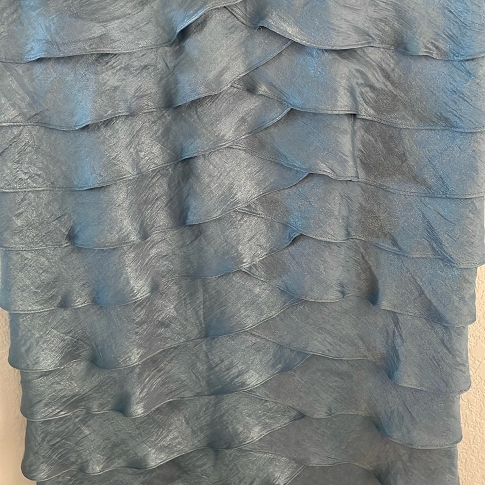 London Times Light Blue Tiered V-Neck Cocktail Dress - Picture 4 of 7